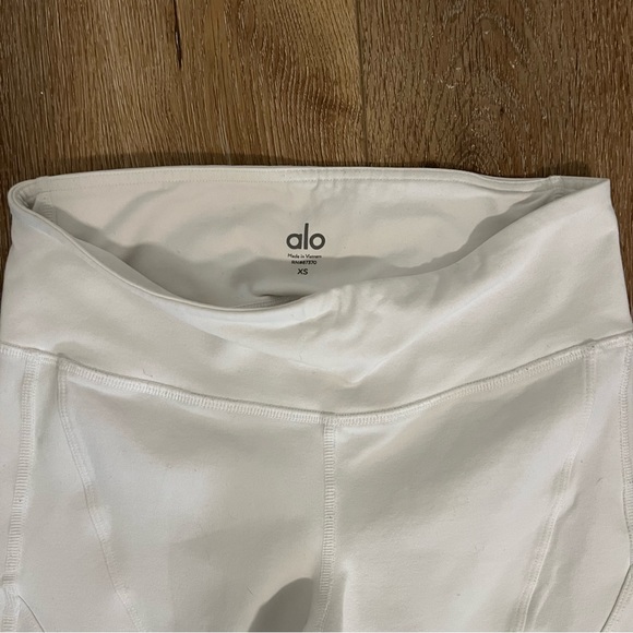 Alo Shelia Legging with Mesh Detail - Picture 6 of 7